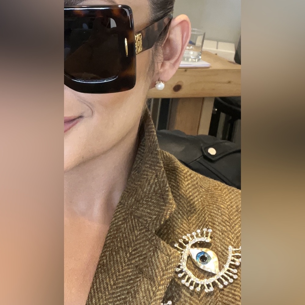 Eye brooch
